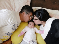 Newborn Violeta with parents
